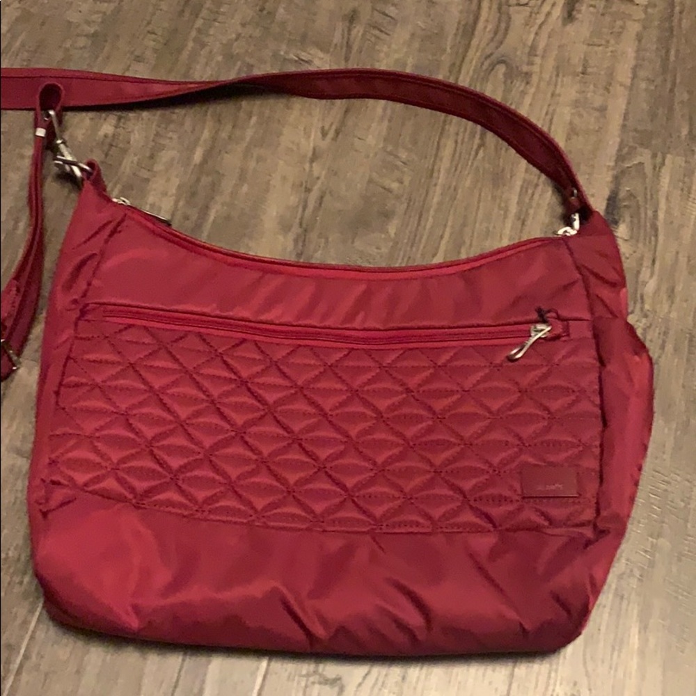 PACSAFE travel bag